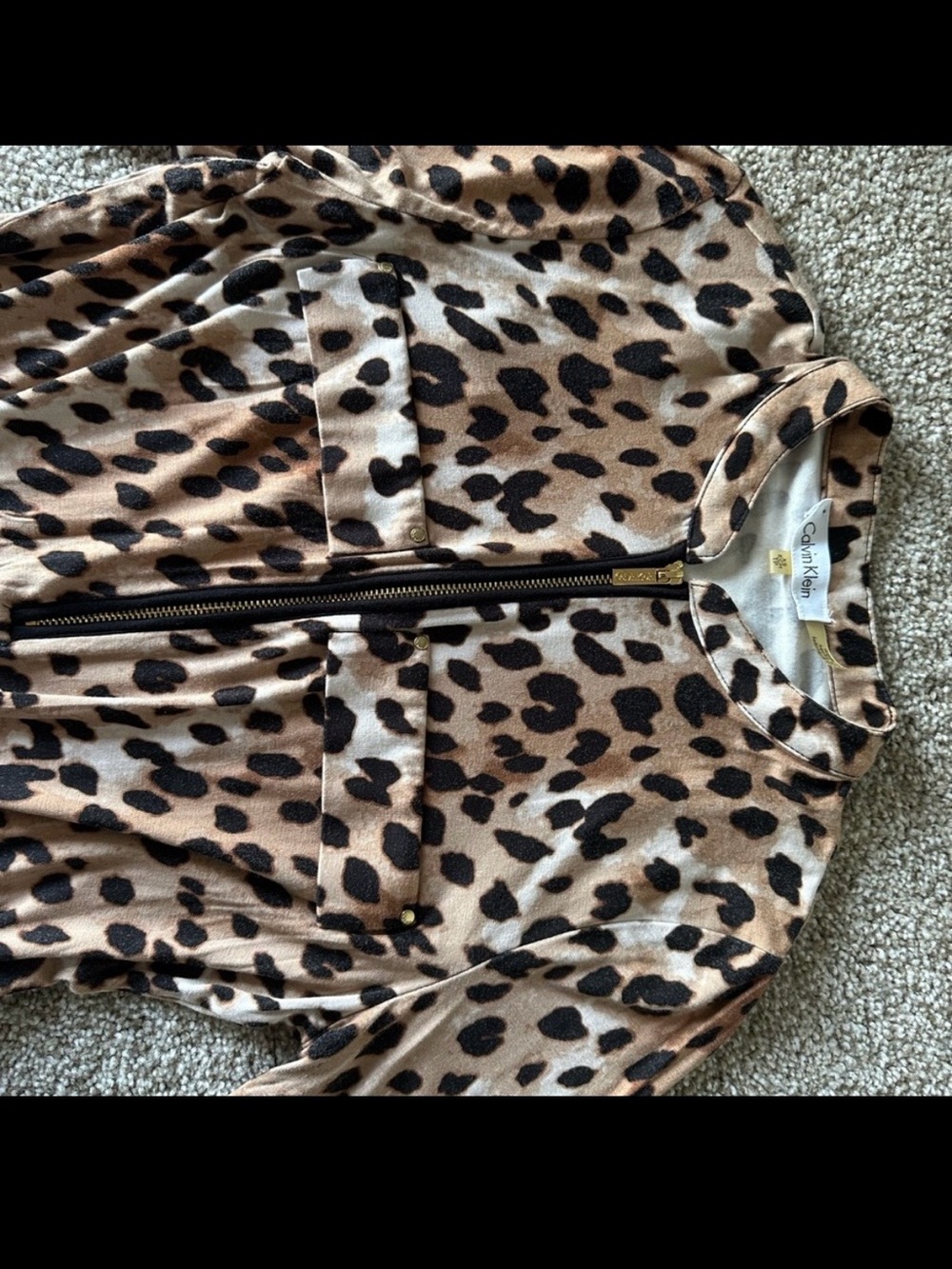 Calvin Klein Leopard Print Blouse XS 3/4 Sleeve Zip Top Chic EUC - Picture 3 of 4